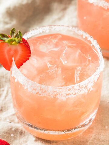 Skinny {title:2:2} {title:2:3} with a salted rim and a {title:2:2} garnish